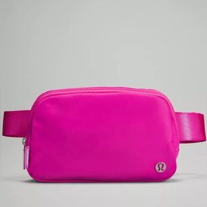 💖 NWT lululemon everywhere belt bag sonic pink